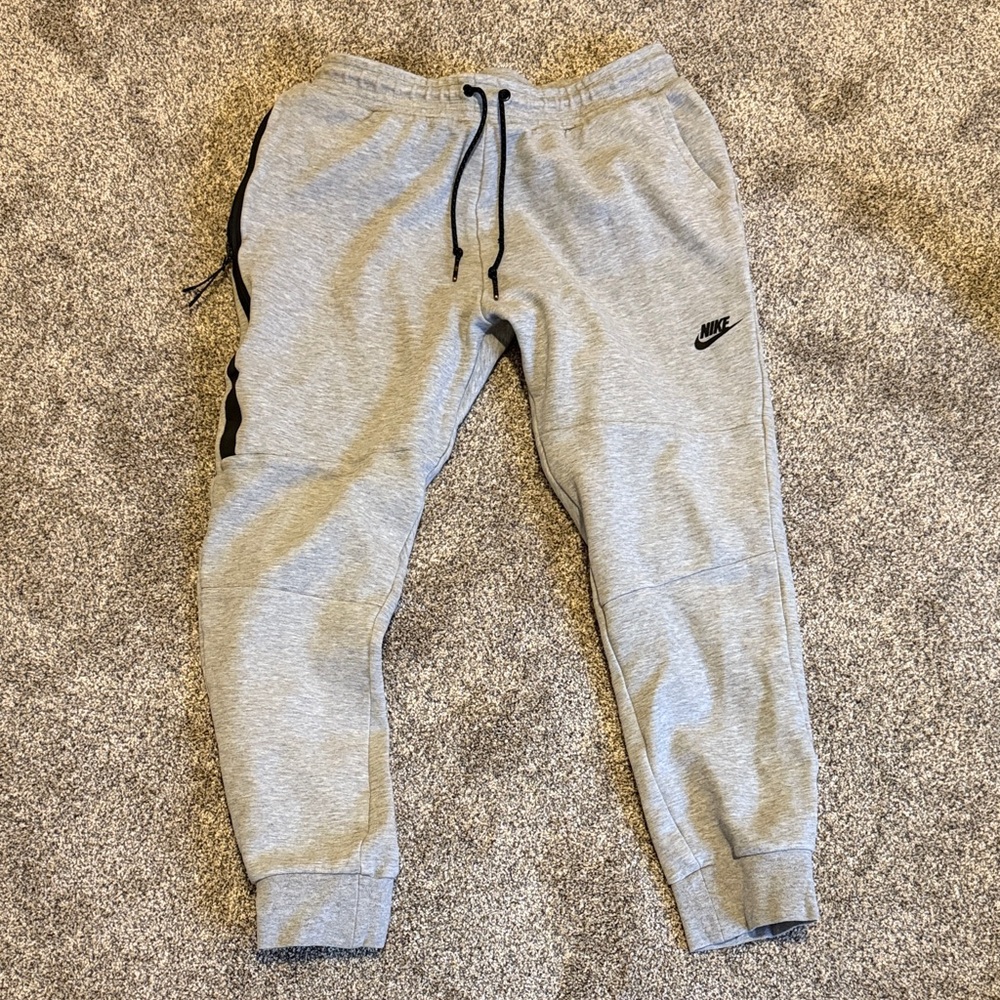 Nike Men's Gray Joggers with Black Details